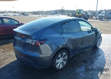 2022 Tesla Model Y Long Range Dual Motor All-Wheel Drive z USA, uszkodzony, nr VIN 7SAYGDEE4NF512222